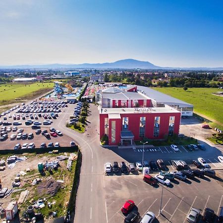 Hotel Alinalex - Paradisul Acvatic Braşov Exterior foto