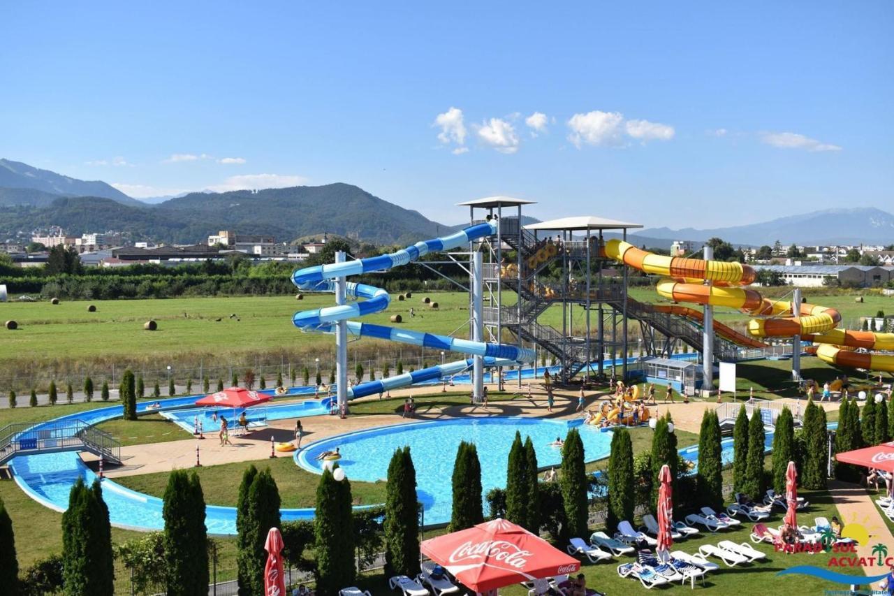 Hotel Alinalex - Paradisul Acvatic Braşov Exterior foto