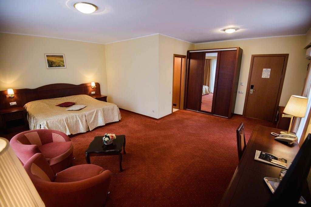 Hotel Alinalex - Paradisul Acvatic Braşov Exterior foto
